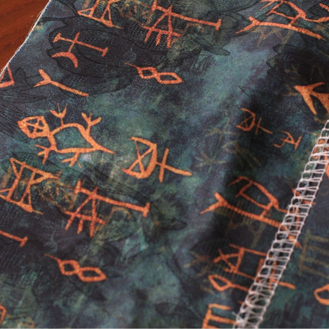 Sewing Tie Dye - Tessuto Jacquard con Scritta su Osso