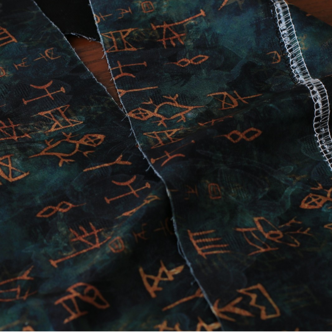 Tessuto Jacquard con Scritta s - Sewing Tie Dye recensione e prezzo